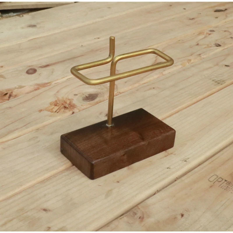 Хранитель для бумажных конусных фильтров на деревянной и латунной стойке, держатель для ручного заваривания кофе, металлическое изделие, сделанное вручную.