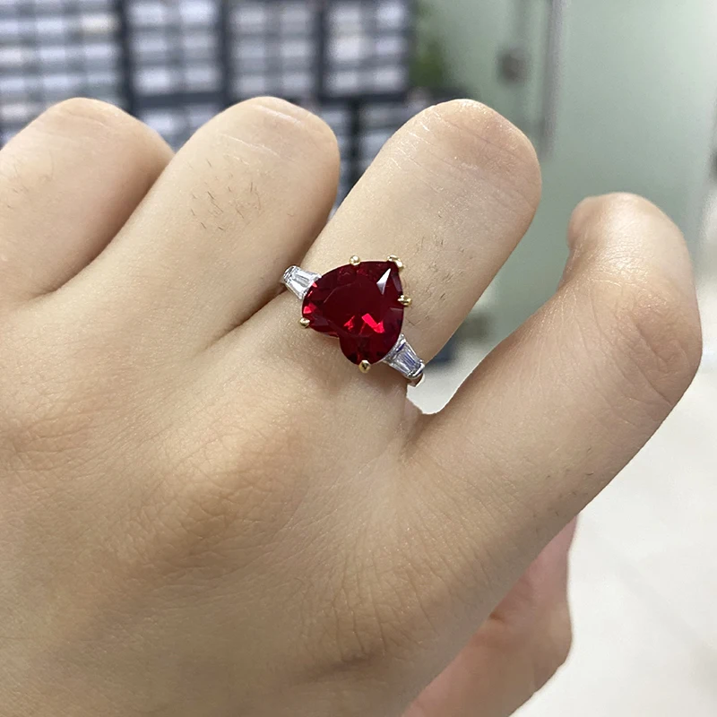 

Luomansi Luxury Woman Jewelry S925 Sterling Silver Heart-shaped High Carbon Diamond Gemstone Ring Party Wedding