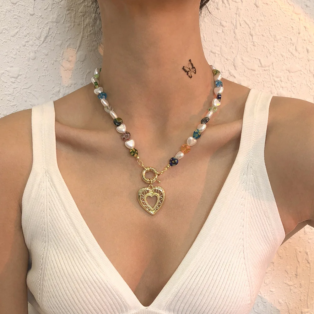 

Pearl Necklace Hollow Out Heart Temperamental Niche Necklace Light Luxury Fashion Retro Resin Necklace Cute Sweet Necklace Women