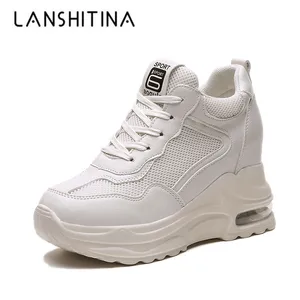 Кроссовки женские сетчатые на платформе, дышащие, танкетка 9 см, повседневные, обувь, увеличивающая рост, белые, лето 2020