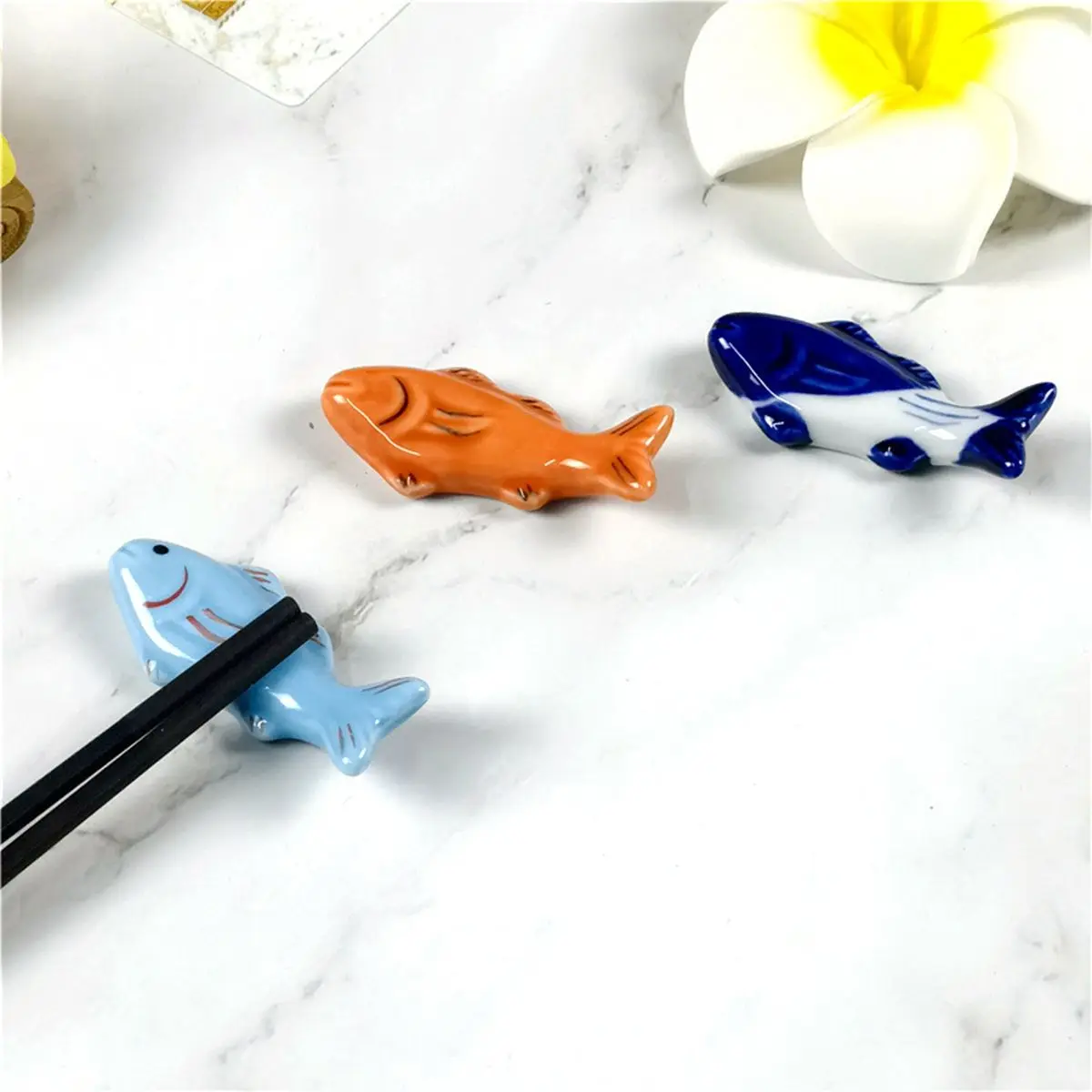 

1Pcs Ceramic Chopsticks Cartoon Holder Rack Fish Chopsticks Holder Mat Chopsticks Fashion Kitchen Tableware