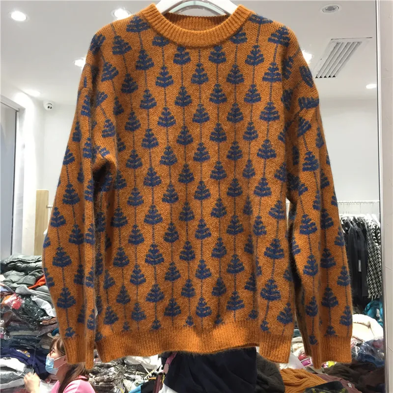 Женский вязаный пуловер с рисунком гусиные лапки