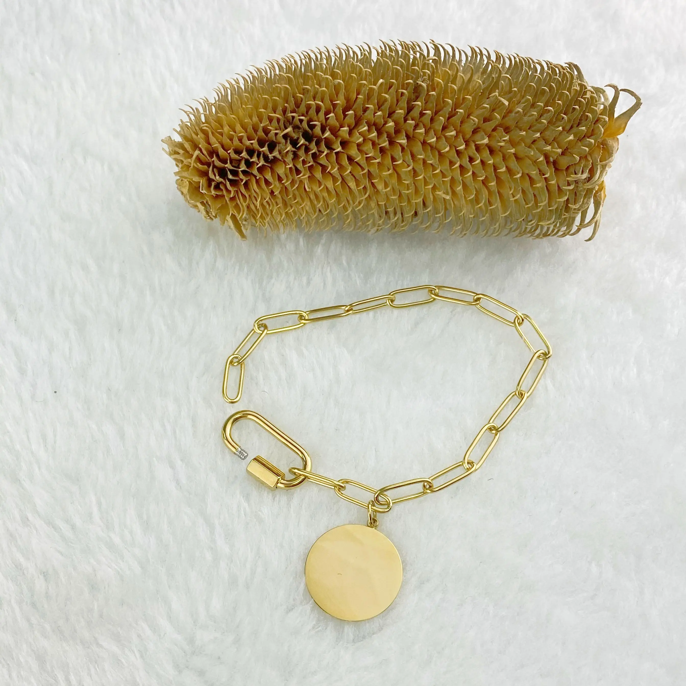 

Hot sell Girl Love Fashion New Goddess Luxury Gold Luxe JewelrClassic European And American Woman Style Bracelet Steel