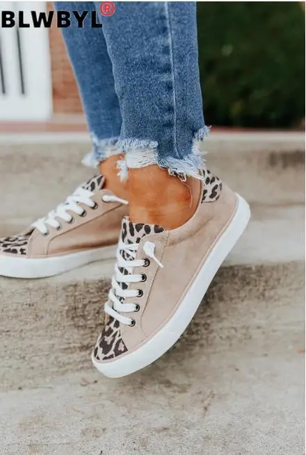 

Женские кроссовки на шнуровке, Повседневная дышащая Спортивная обувь на платформе, модные замшевые кожаные кроссовки с леопардовым принто...