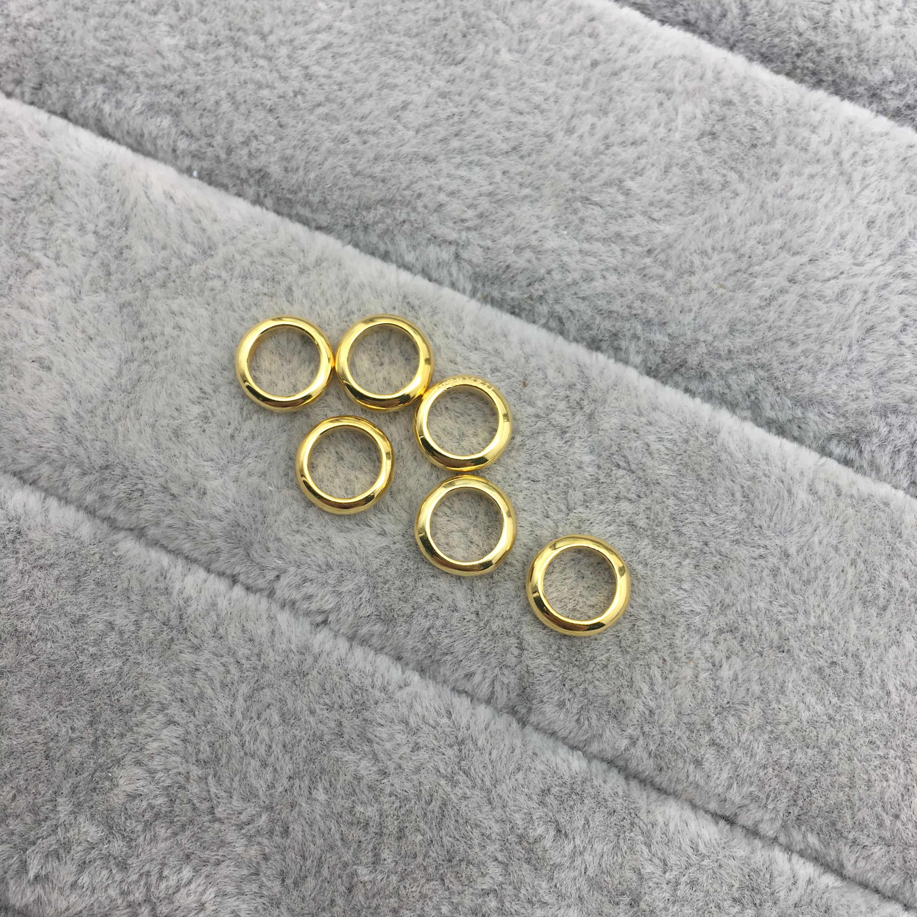 

1:1 Refined 925 Sterling Silver Customized Golden Perforated Exquisite Pendant