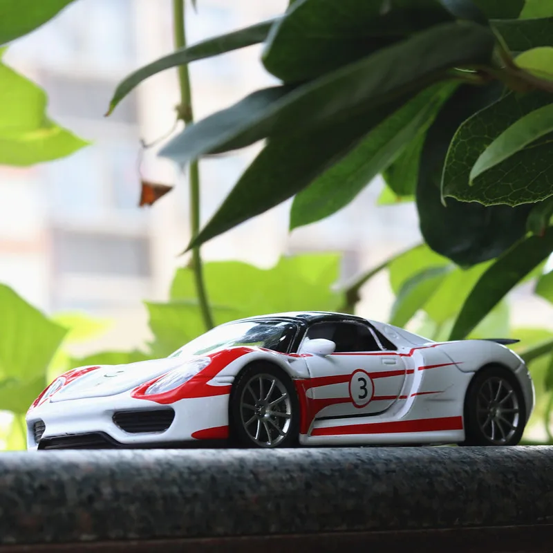 

918 racing alloy 1:32 acousto-optical return to the simulation of the car model decoration boy gift children toy car Boys