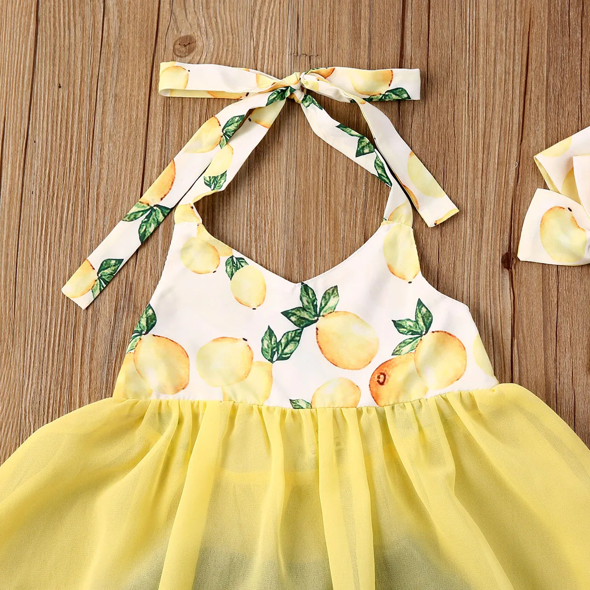 Блузка без рукавов с принтом и джинсовые шорты | Мать ребенок