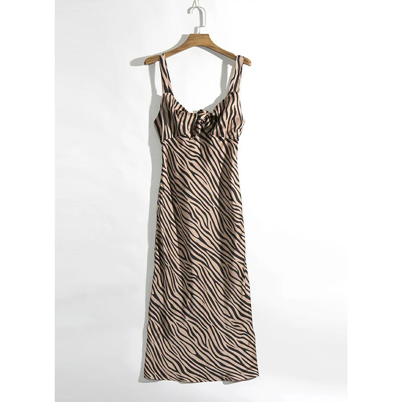 Женское атласное платье с принтом летнее на тонких бретелях v-образным вырезом