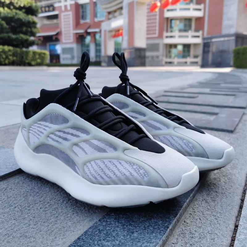 Мужские кроссовки на шнуровке белые светло-коричневые Серые из сетчатой ткани и