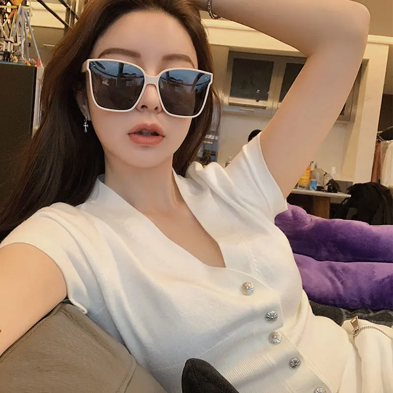 

Новинка лета 2021, женская одежда, маленькая футболка, стиль Shory, белый, ледяной шелк, вязаный кардиган с V-образным вырезом, тонкое женское паль...