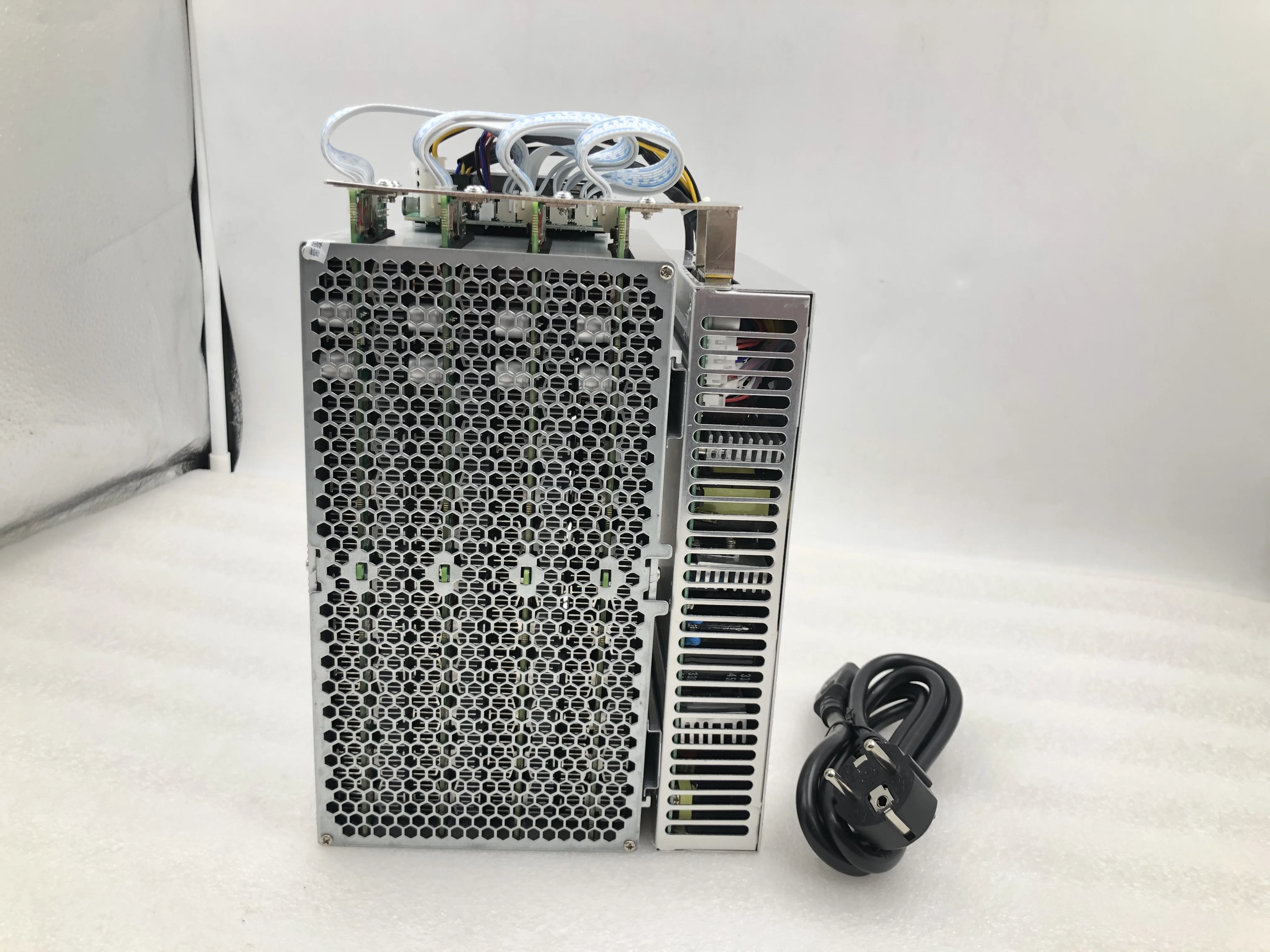 Б/у Майнер биткоинов Asic Love Core A1Pro 23T BTC BCH с блоком питания более экономичный чем