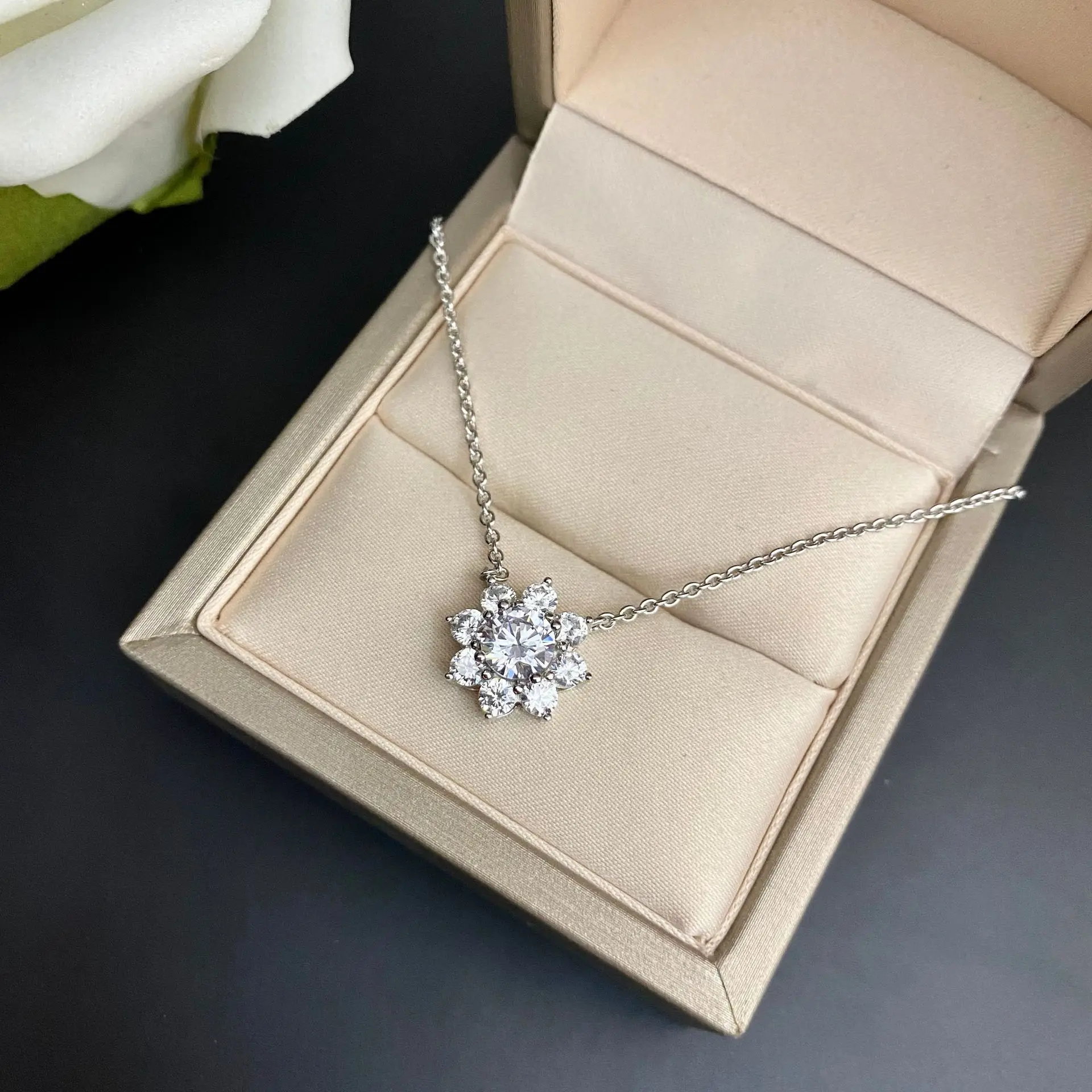 

100% 925 Sterling Silver Sparking Full High Carbon Diamond Sunflower Pendant Necklace For Women Bride Band Jewelry Gifts