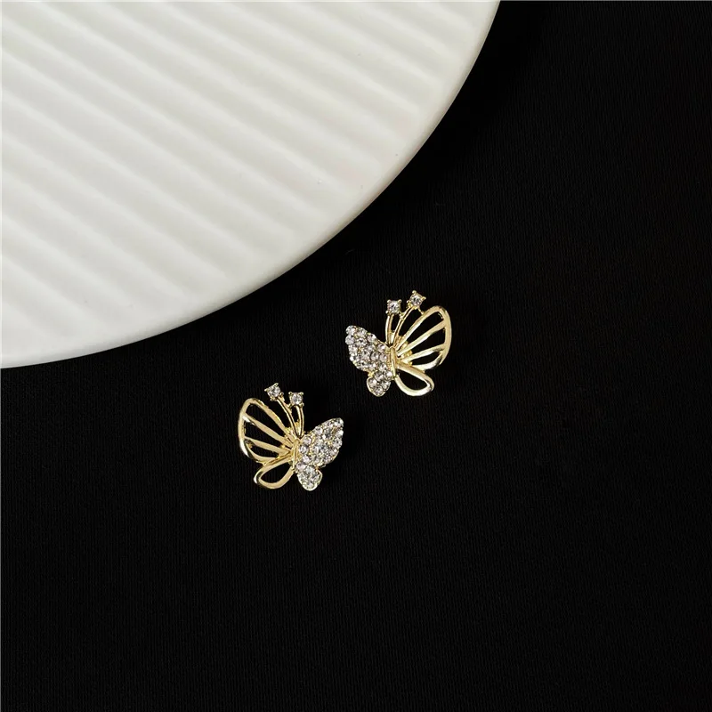 

Simple Cubic Zircon Butterfly Clip on Earrings Sumptuous Hollow Korean Earrings