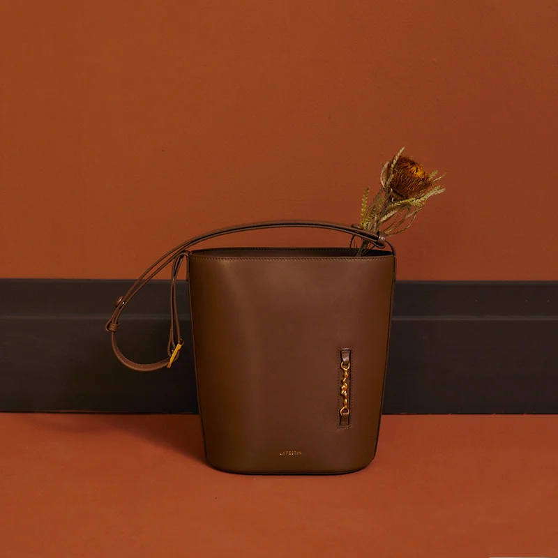 

LA FESTIN 2020 new bag trendy lightweight underarm bag simple shoulder messenger female bag large capacity flower basket bag