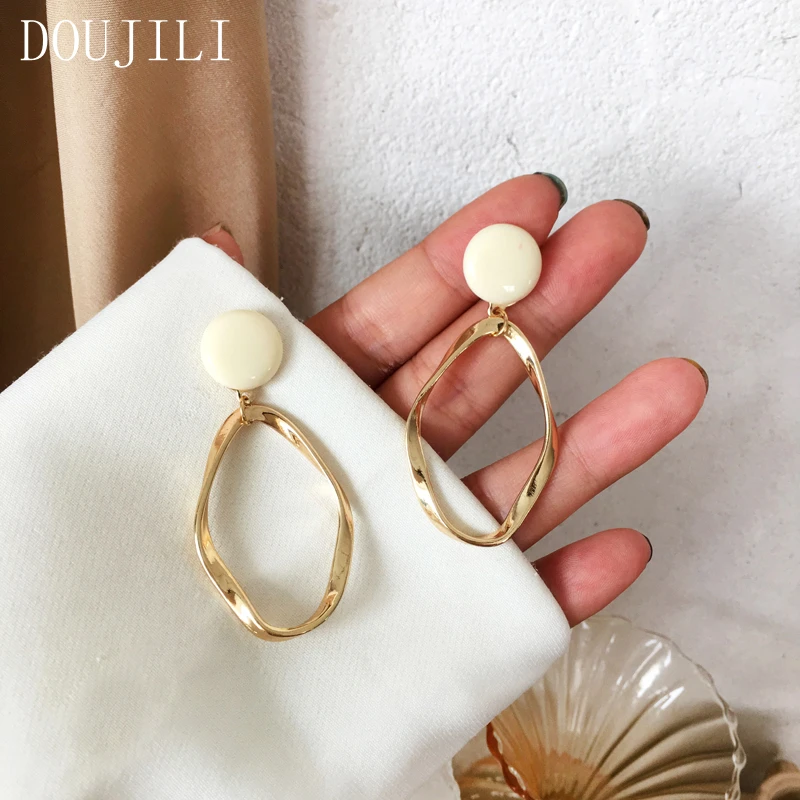 

Bilandi Women Jewelry Metal Geometric Earrings Popular Design Hot Selling Round White Resin Earrings For Women Party Gifts