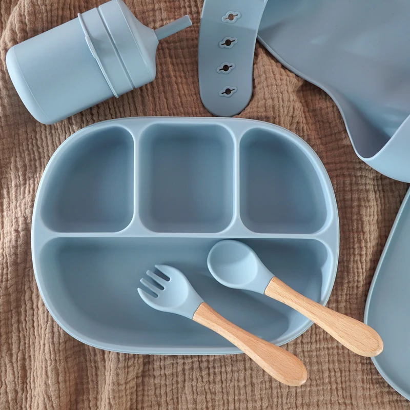 

Customized New Color Portable Silicone Children's Tableware Foldable Feeding Solid Food Sucker Plate Spoon Fork Dinnerware Set