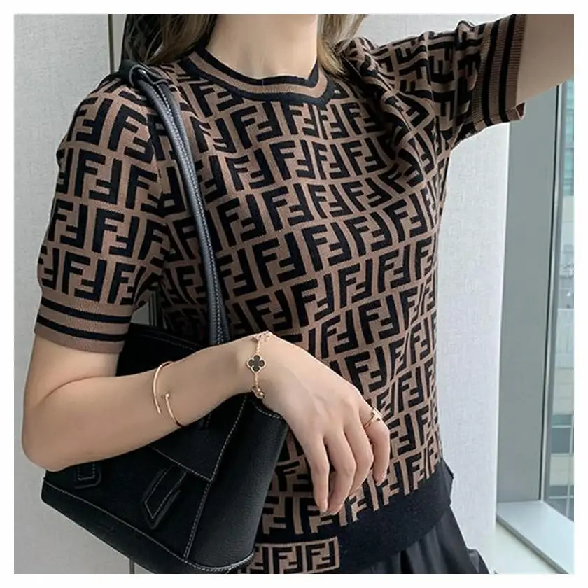 

Spring and summer knitwear blouse short