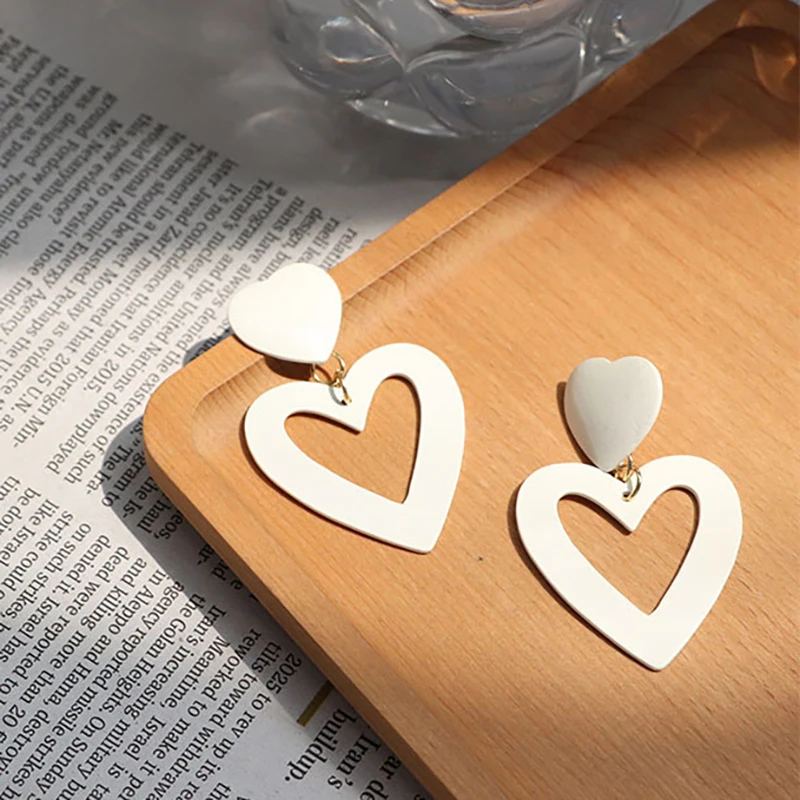 

Girl Dream Exaggerated White Hollow Heart Stud Earrings for Women Korean Fashion Teen Jewelry Pendientes Wholesale Piercing