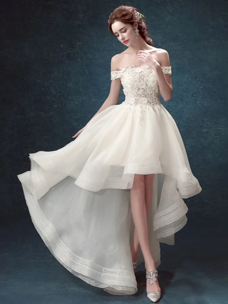 Кружевное платье с вырезом лодочкой коротким рукавом и открытыми плечами |