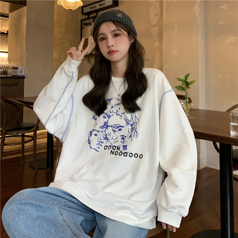 

Яркий дизайнерский белый свитер для женщин