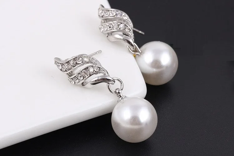 Женское Ожерелье с жемчугом комплект из сережек гвоздиков искусственным яркое