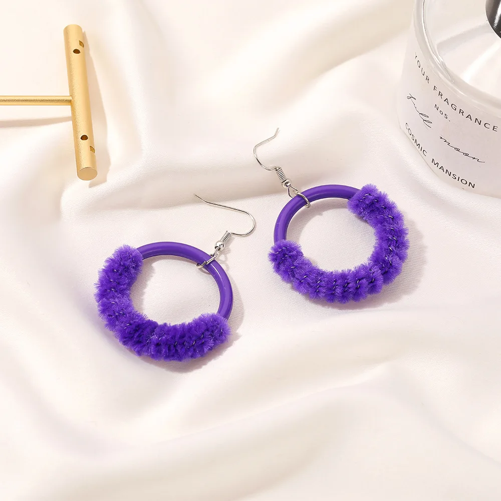 

Fashion Temperament Simple Circle Plush Earrings Exaggerated Atmosphere Luxury Wool Round Ladies Jewelry Gifts