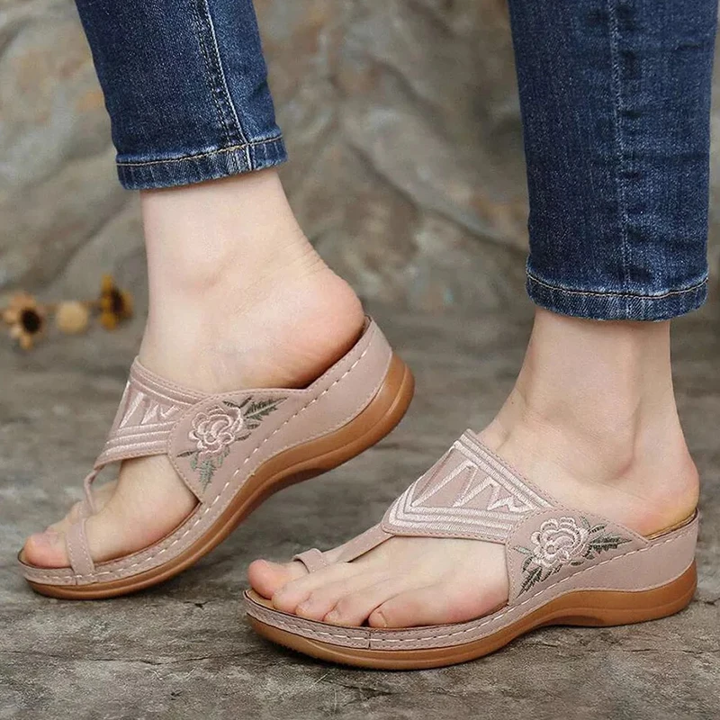 

Women Clip Toe Slippers 2021 Flower Embroidery Flip Flops Casual Beach Sandals Ladies Wedges Shoes Summer Women Shoes For S-V