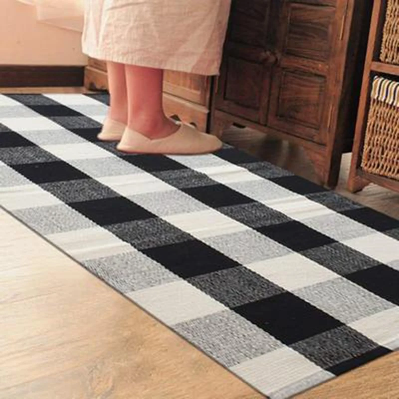 

Polyester Simple Home Style Carpets Black White Plaid Weave Mat Home Decor Doormat Kitchen Bathroom Carpets
