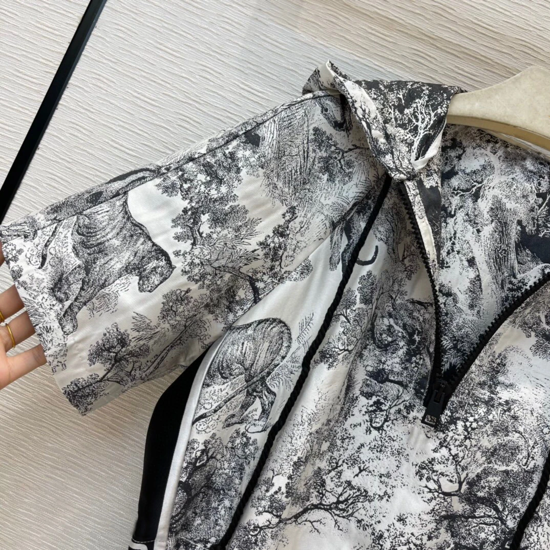 

Big-name summer satin 3D printing ladies loose hooded dress 2021New ladies fashion high-quality short-sleeved pleated dress bra