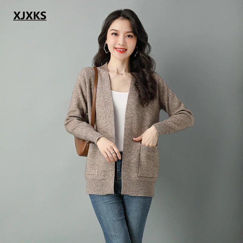 

XJXKS, новинка сезона весна-осень 2022, Модный женский кардиган с V-образным вырезом, свободный удобный шерстяной вязаный свитер, Женская куртка