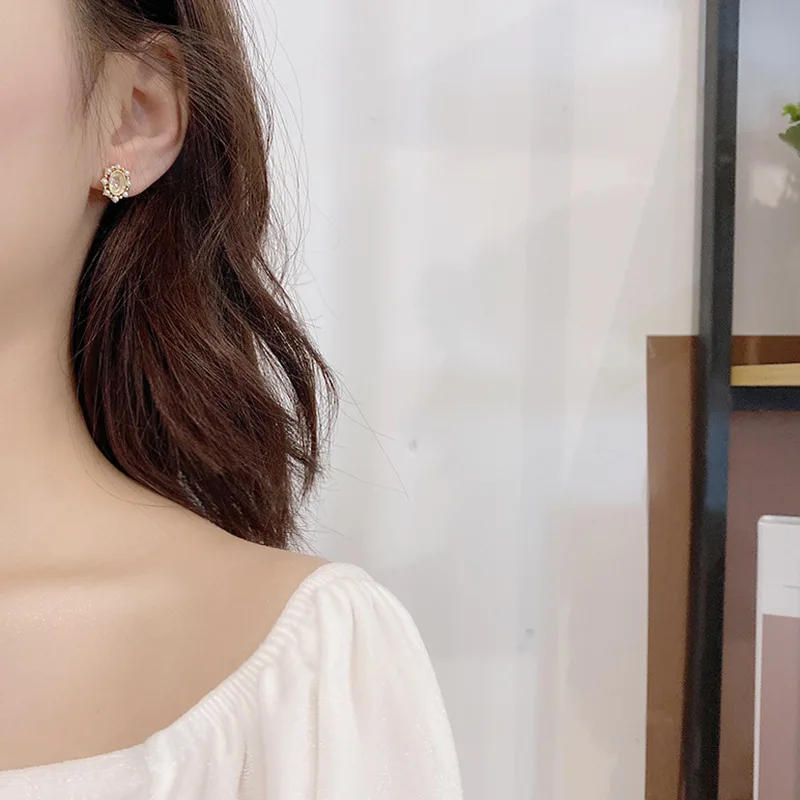 

Korean Style Temperamental Tassels Opal Flashing Women's Short High Sense Ear Studs Earrings Accessories Fashion Jewelry