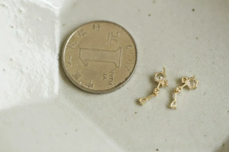 Женская цепочка из сплошного золота с кристаллами|Серьги-гвоздики| |