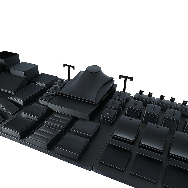 Демонстрация ювелирных изделий из черной матовой искусственной кожи|Упаковка и