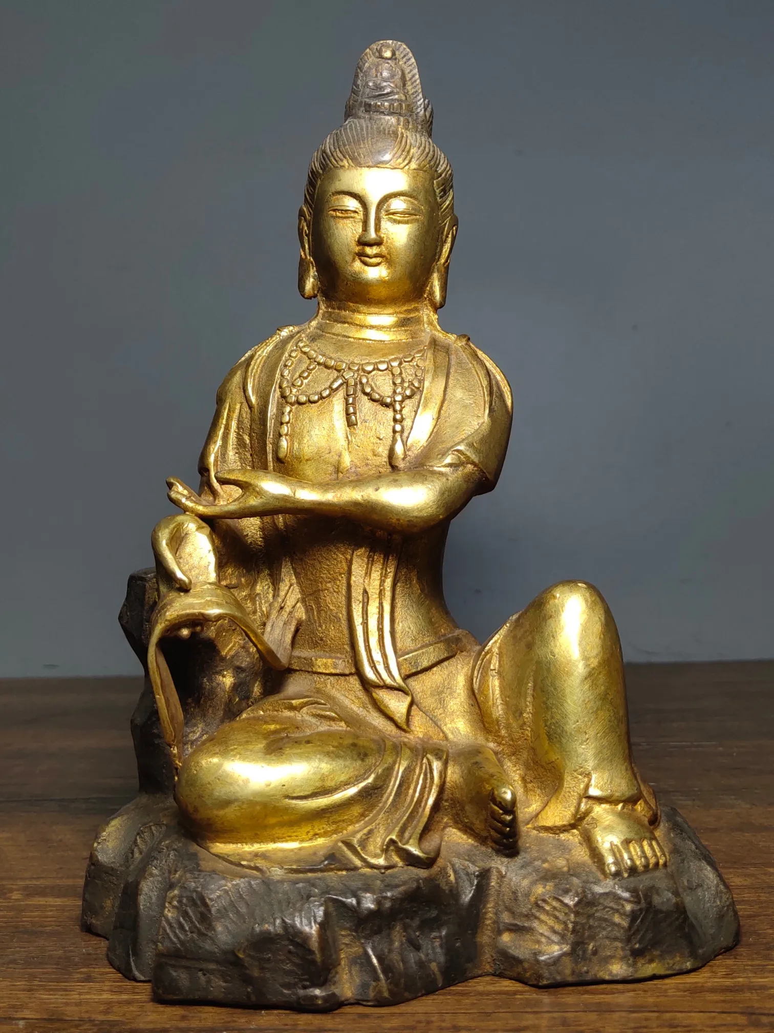 

Home Decor 8" Tibet Buddhism Old Bronze Gilt Free Avalokitesvara Buddha Statue Avalokitesvara Amitabha Enshrine the Buddha