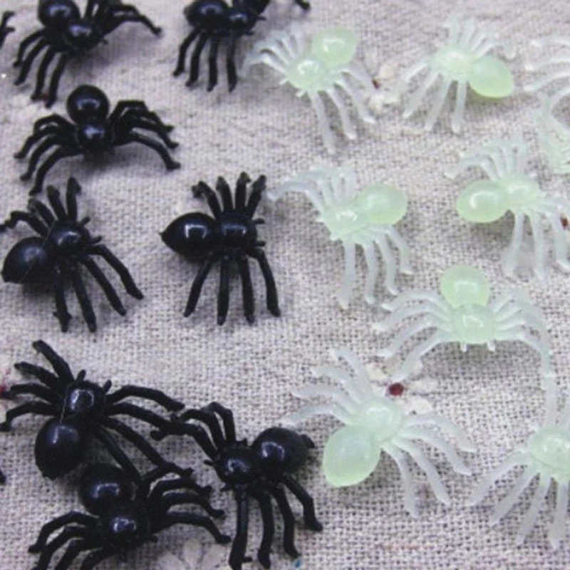 

Декоративные пауки для Хэллоуина, 50 шт., маленький черный пластиковый искусственный паук, игрушки для Хэллоуина, забавная шутка, розыгрыш, реалистичный реквизит