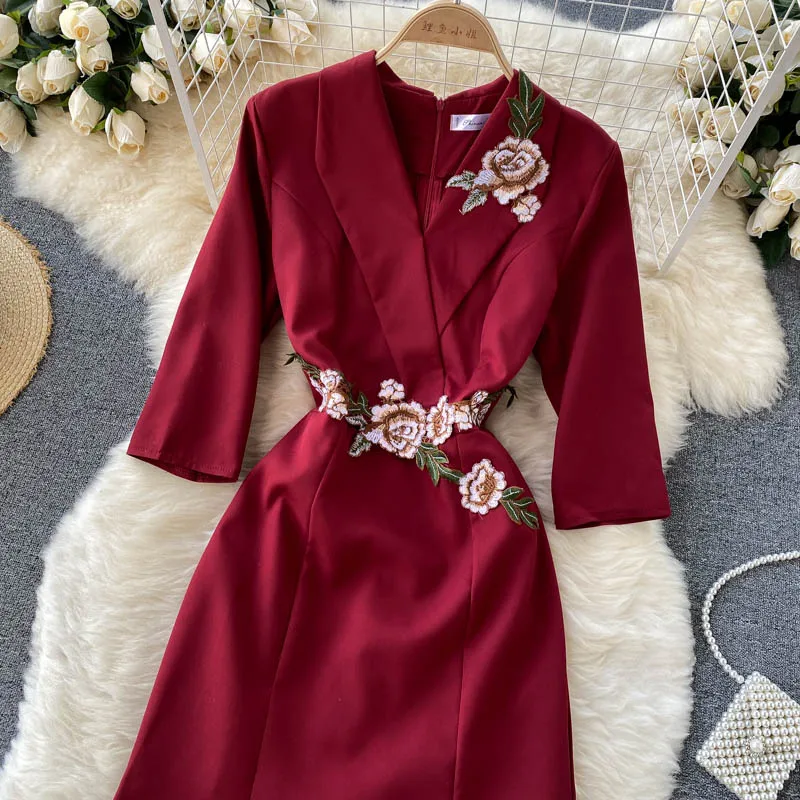 Женское Деловое платье ALPHALMODA с вышивкой цветочной и английским воротником