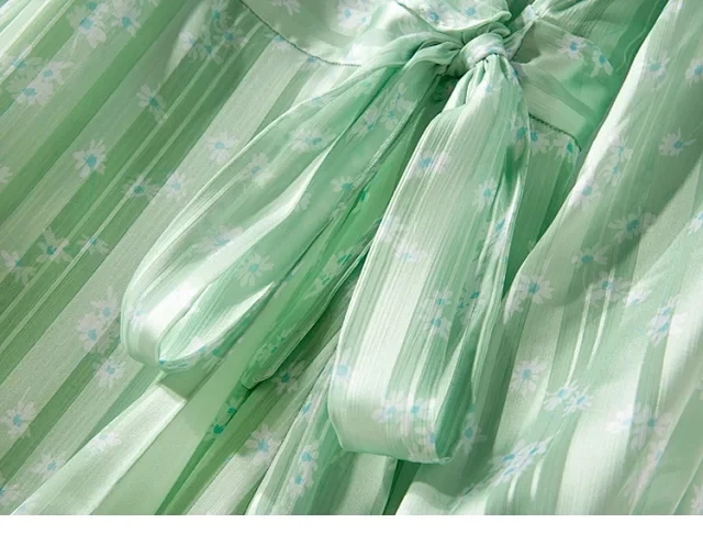 

Green Ruffles V-neck Dress Women 2020 New Floral Print lantern Sleeve Chiffon ladies waist lace-up Midi Dresses Holiday Robe