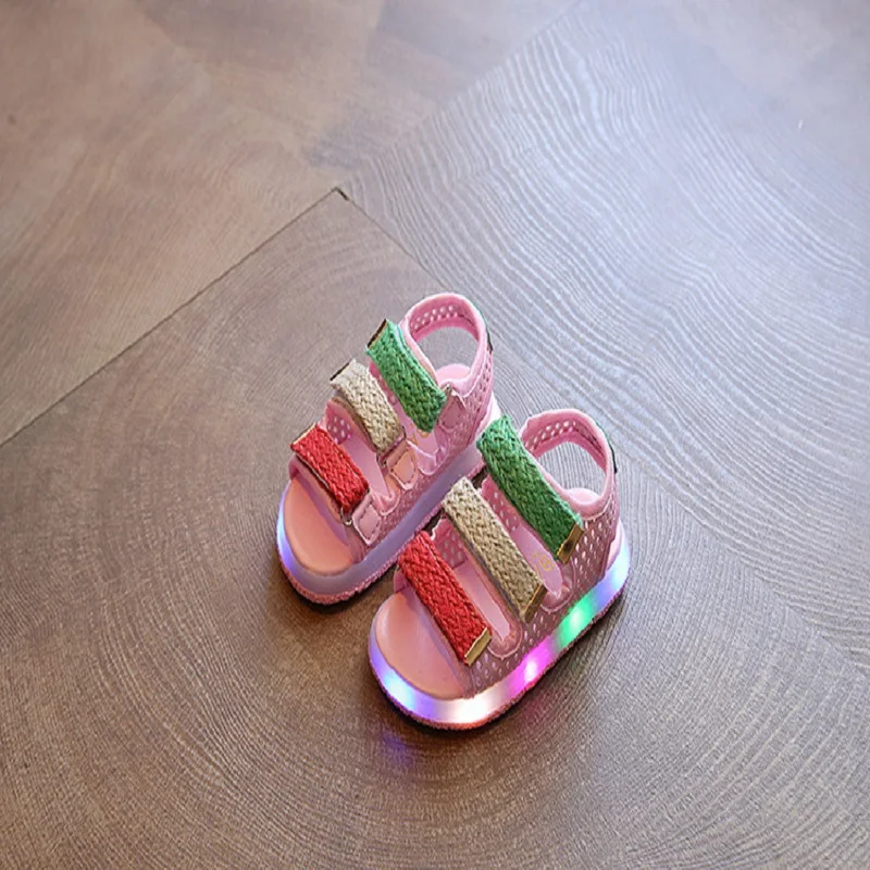 

Summer Children's Shoes Kids Sandals Children's LED Lights Shoes Beach Shoes Hollow Breathable Soft Bottom Girls Sandals 2019