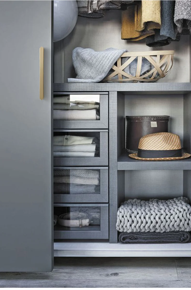 Светильник роскошный скандинавский яркий золотой с ручкой серый шкаф