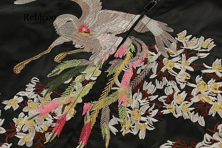 Куртка-бомбер женская демисезонная черная с вышивкой Феникс | Женская одежда