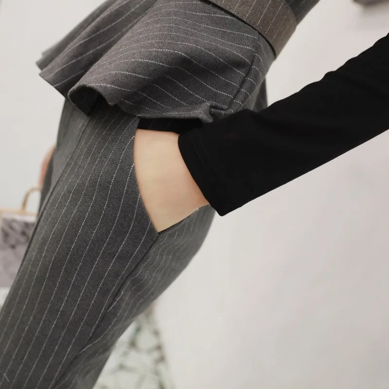 Женский офисный костюм из 2 предметов элегантный облегающий в полоску с