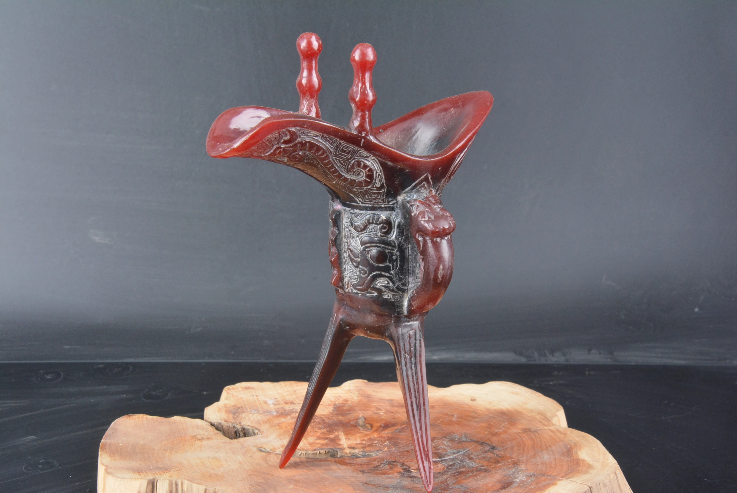 

Старинный Рог носорога король Кубок