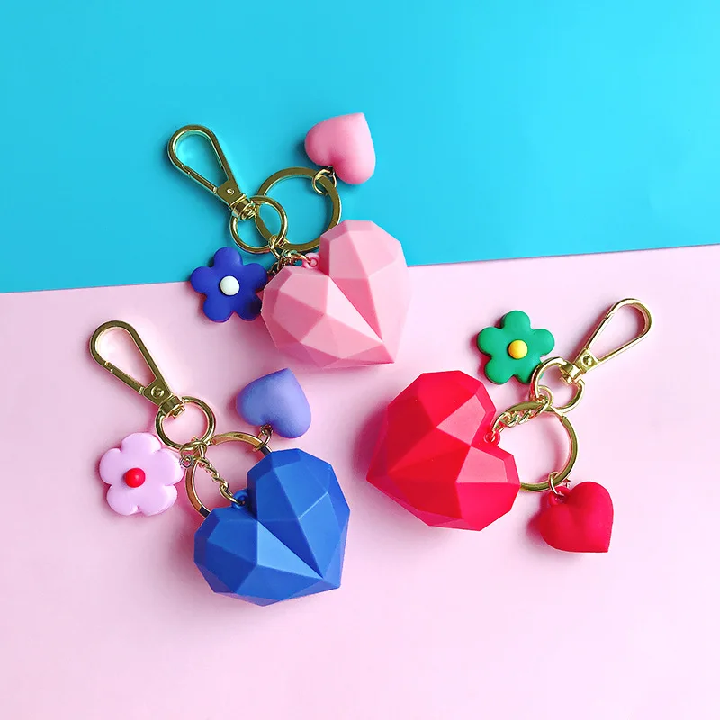 Творческий с геометрическим рисунком резной поверхностью который продается