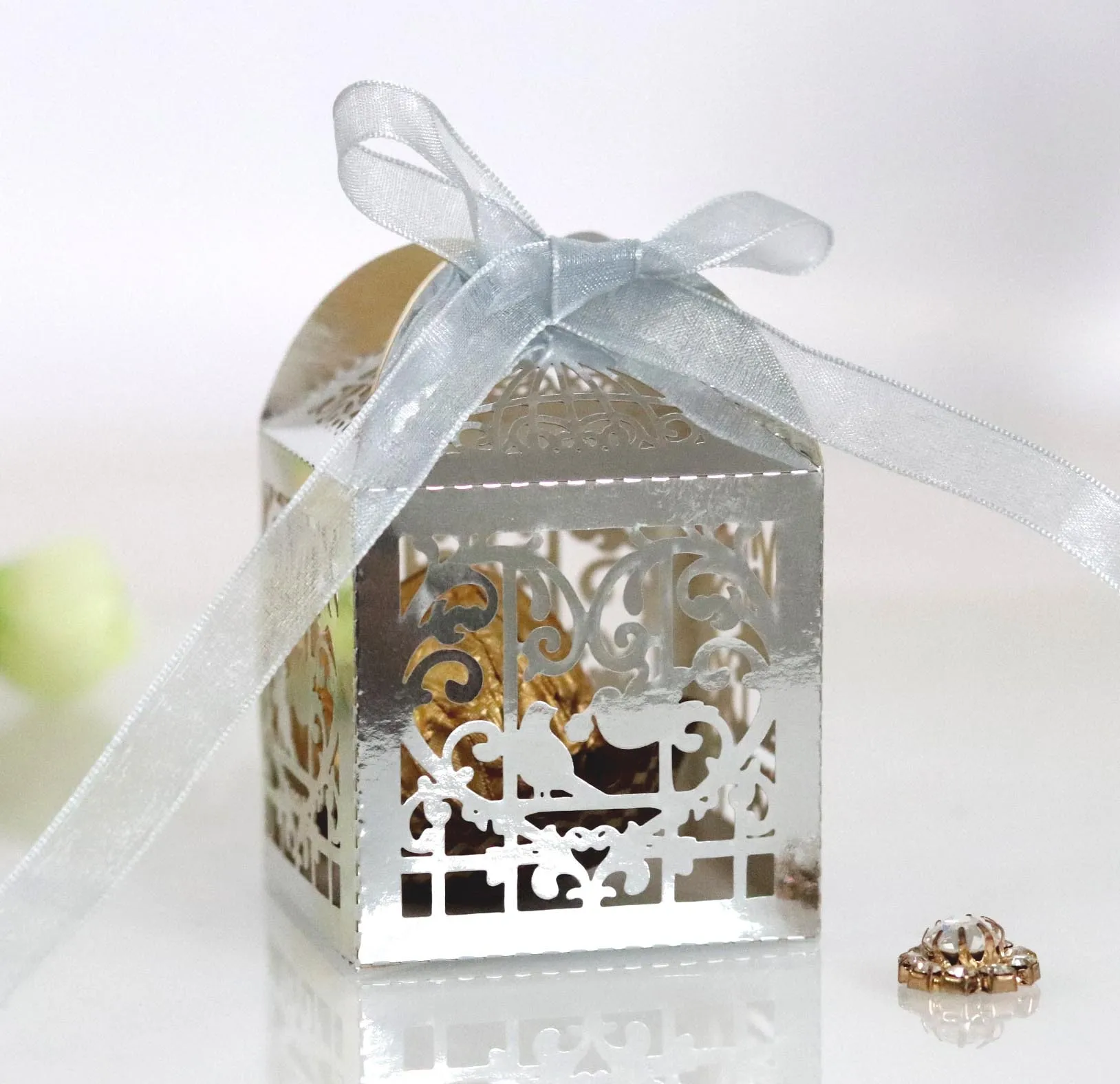 Свадебные коробки для конфет с лазерной обрезкой резные в форме сердца и