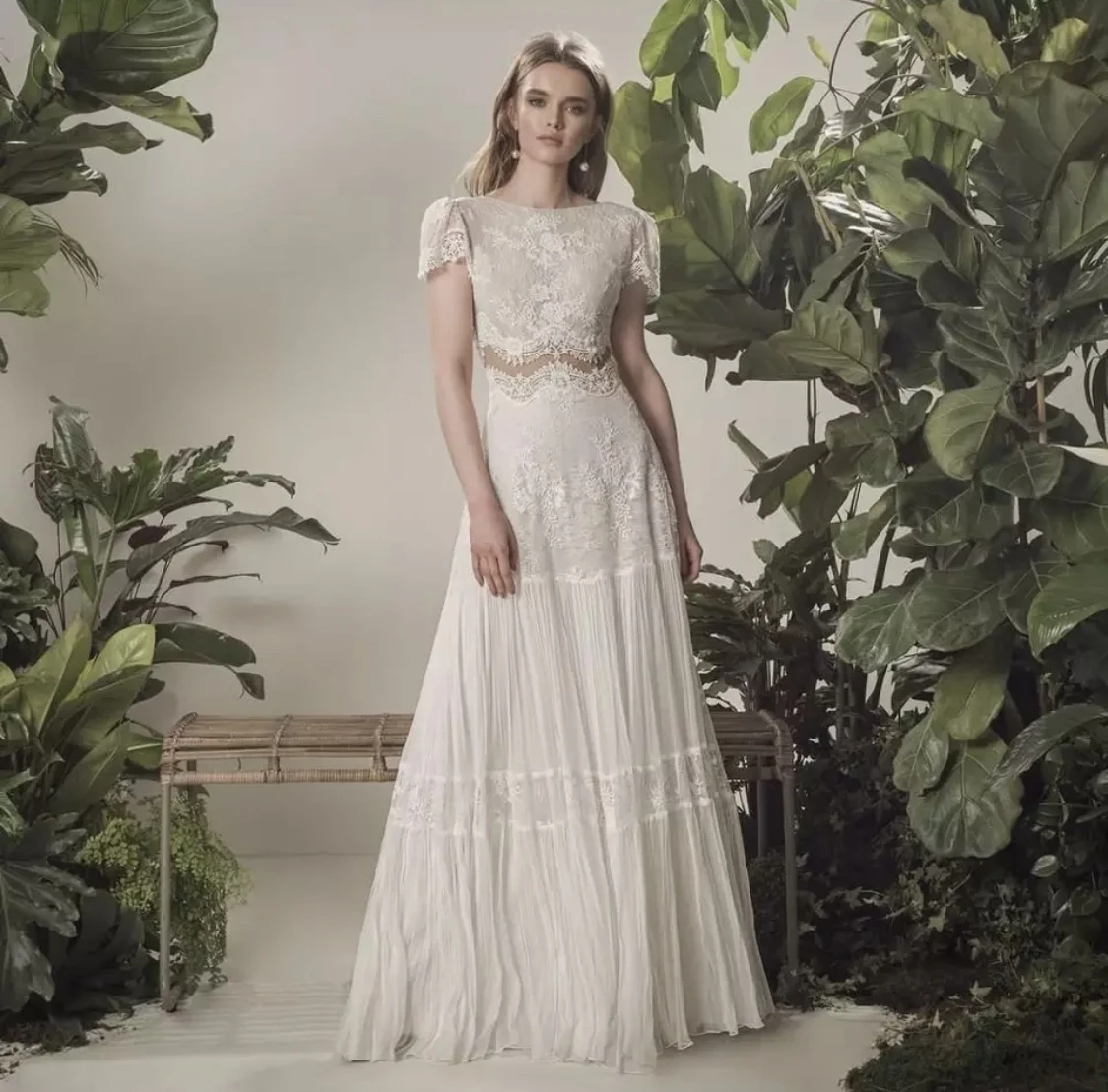 

Bohemian Wedding Dress A-Line O-Neck Cap Sleeve Lace Appliques Sequined Backless Tulle Floor Length Formal Bride Gown New