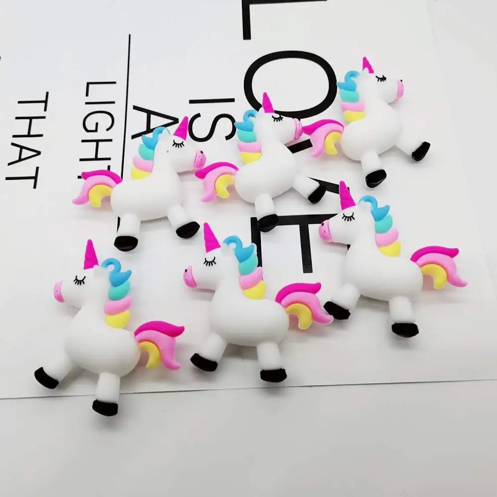 

Seven color unicorn keychain pendant 3D small color horse Non-toxic PVC soft plastic doll bag jewelry Cute colorful Princess Pet