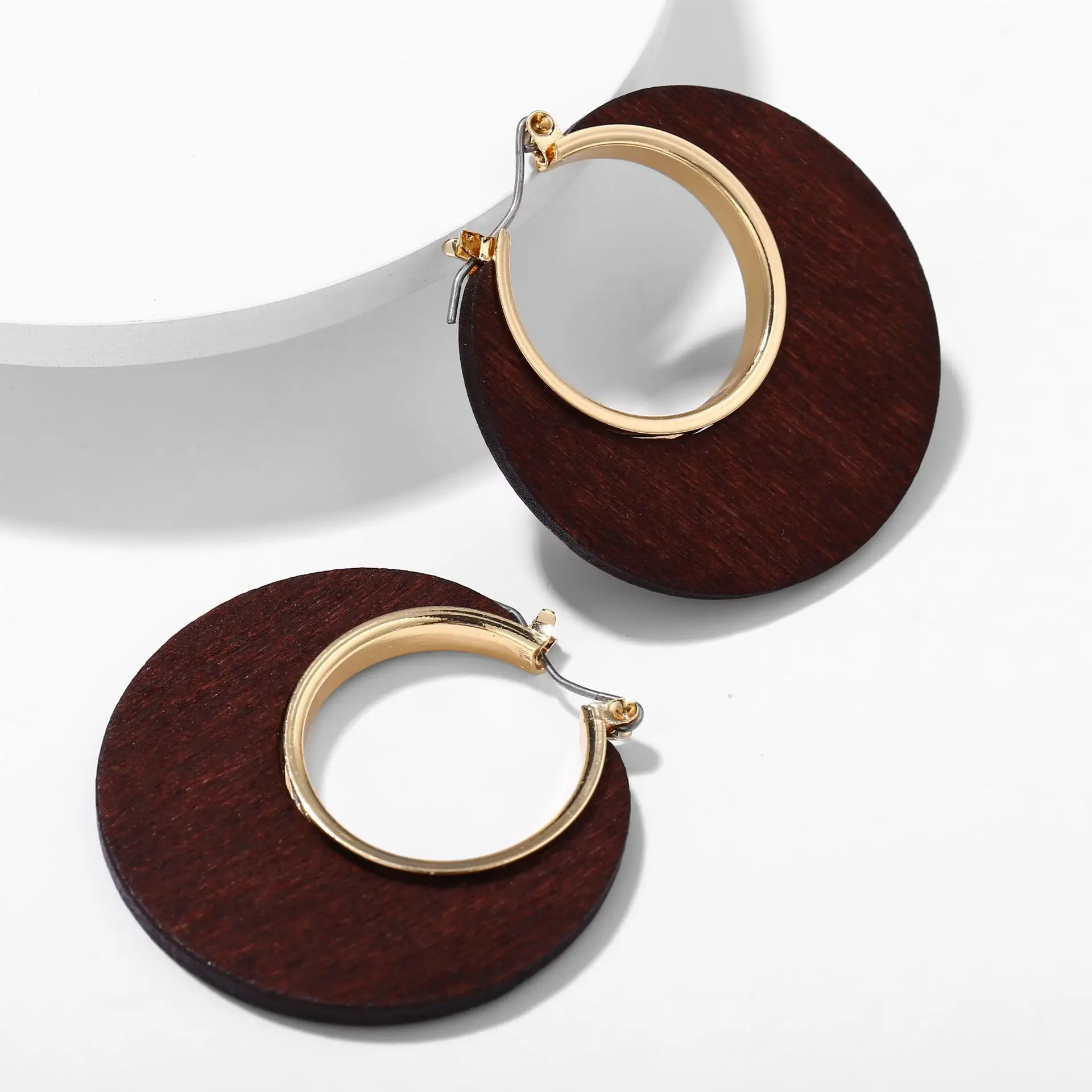 Europe and America new round wooden ear ring creative retro simplicity classic pure color log C earrings