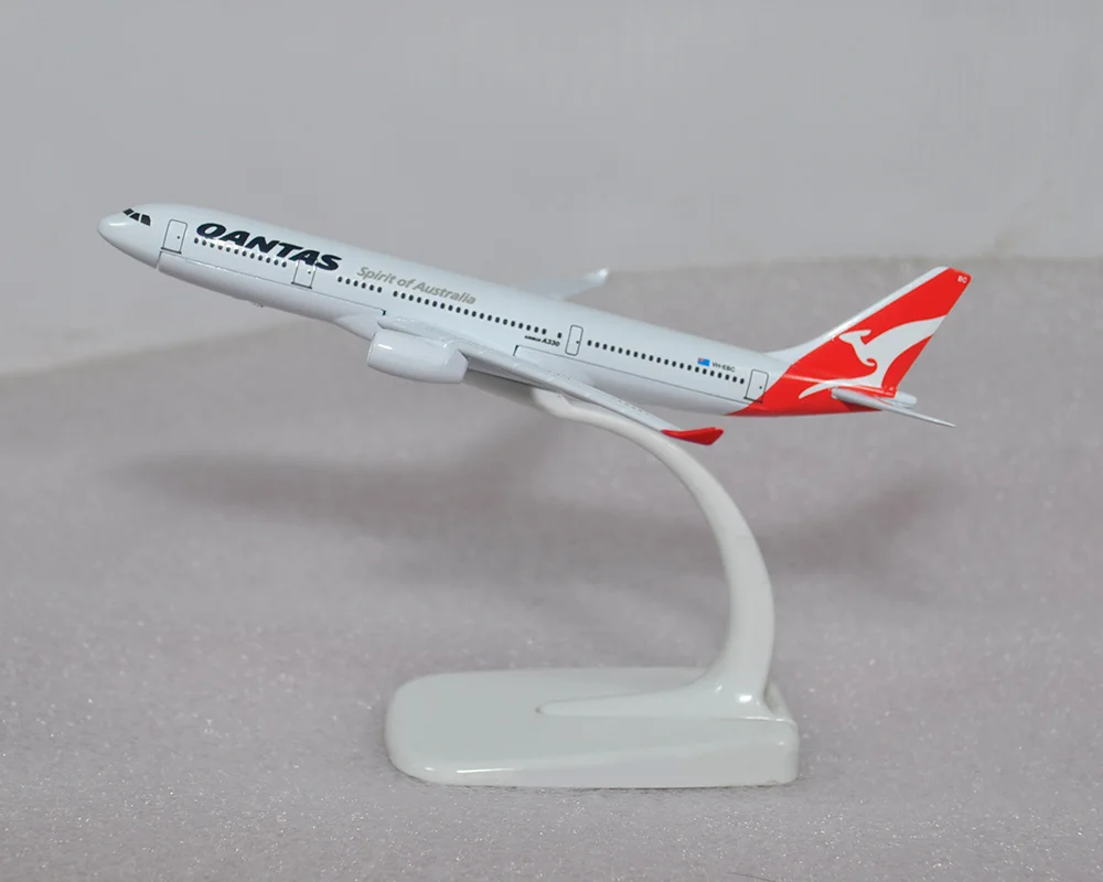 

16cm Alloy Metal Air Australian Qantas A330 Airlines Airplane Model Airbus 330 Airways Plane Model Diecast Aircraft Gifts Toys