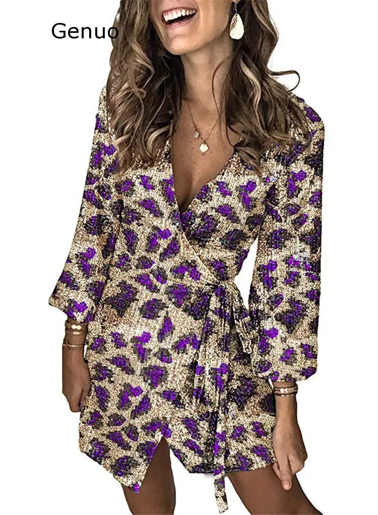 Платье-мини с блестками принтом и глубоким V-образным вырезом Осень-зима 2020 |