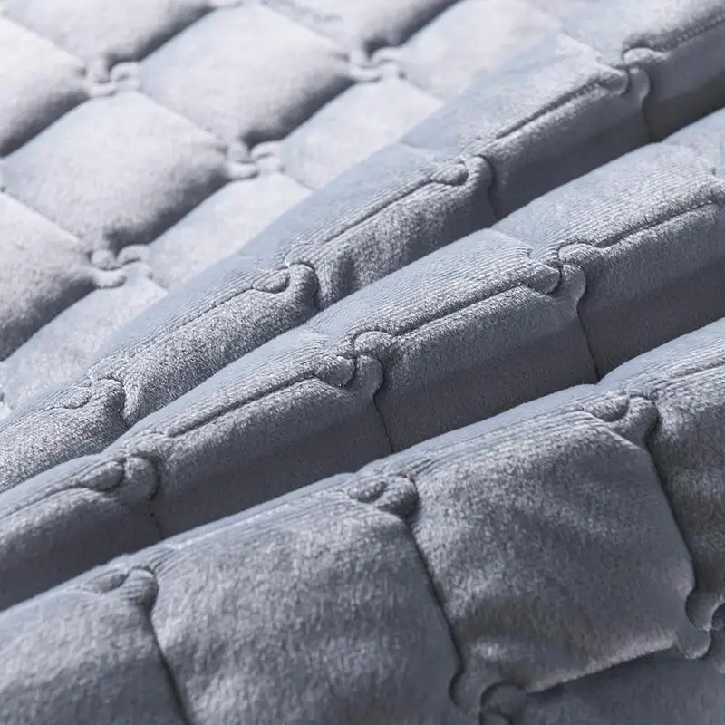 Серо-зеленый синий и красный цвета одноцветное Цвет мягкий с украшением в виде